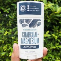 โรลออน สติ๊ก ผลิตภัณฑ์ระงับกลิ่นกายจากธรรมชาติ สูตรถ่าน + แมกนีเซียม Charcoal + Magnesium Natural Deodorant (Schmidts®) โรลออนสติ๊ก