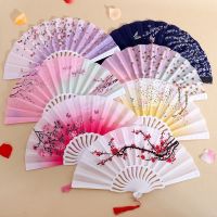 New Fashion Summer Plastic Plum Blossom Folding Hand Held Flower Fan Chinese Dance Party Pocket Gifts Wedding Colorful Fans