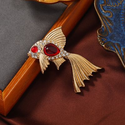 Morkopela Red Stone Goldfish Brooch Vintage Metal Brooches Jewelry Ancient Style Rhinestone Pins Clothes Clip Accessories