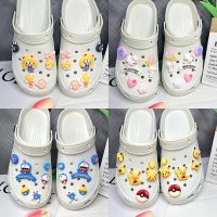 【Spicy beef】Pikachu KT Crocs น่ารัก DIY ชุด Crocs 3D เครื่องประดับเรซิ่นรองเท้าอุปกรณ์ประดับตกแต่งปุ่ม Deco รองเท้าแบบมีรูระบายเครื่องประดับสติกเกอร์รองเท้าเด็กของขวัญสุดสร้างสรรค์ของขวัญพิเศษ