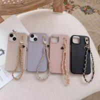 กระเป๋าใส่โทรศัพท์สีดำลิ้นจี่สำหรับ iphone13 หนังสายลม Lanyard Case สำหรับ iphone14promax ยุโรปและอเมริกากรณีโทรศัพท์แฟชั่นสำหรับ iphone11