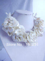 Beautiful Wrap flower necklace 20"