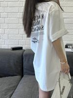 Aililai 1688? เสื้อยืดสไตล์เกาหลี พร้อมส่ง ใหม่ เสื้อเเขนสั้น สีขาว ลายอักษร  เนื้อผ้าดี ใส่สบาย ใส่ได้ทั้งผู้ชายและผู้หญิงเนื้อผ้าระบาย