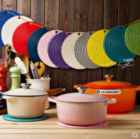 ฝรั่งเศส Le Creuset ซิลิโคนชนิดแผ่นฉนวนกันความร้อนซิลิโคนบนโต๊ะอาหารป้องกันการลวกรอบ