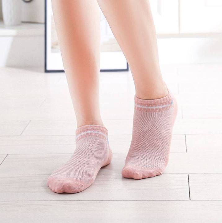 ถุงเท้าสวมใส่สบายมีรูปดาวตกแต่งเล็กๆน่ารัก-ใส่ไปเที่ยวใส่อยู่บ้านใส่นอน-ใส่สบายไม่อับชื้น