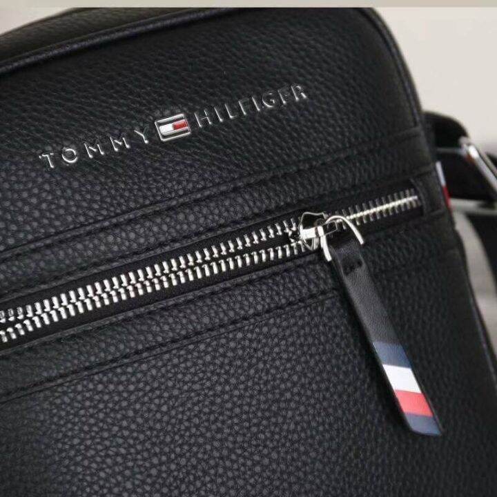 กระเป๋าสะพายชาย-tommy-hilfiger-ทรงเท่ห์-ขนาดกำลังดี-น้ำหนักเบา-หนังสวยทรงดี-ของเเท้