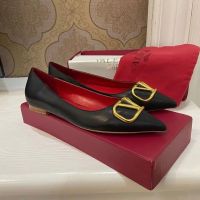 big V flat shoes, Valentinoˉ red stewardess shoes, big sister low-top flat sandal