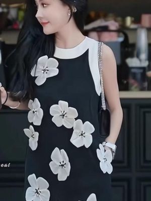 P010-066 PIMNADACLOSET - Sleeveless Floral Embellished 3D Mini Dress