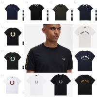 ✔【 ● FREDPERRY Wheat Spike FP เสื้อยืดแขนสั้นสำหรับผู้ชาย,ผ้าฝ้ายคอกลมปักลำลองใส่ทำงานด้านล่างทรงหลวม