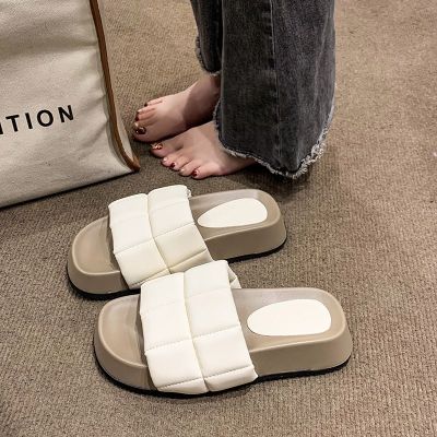 【July】 French high-end sandals and slippers for womens outerwear 2023 new summer net red fashion hot style thick-soled beach