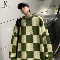 YIPINYOUYOU丨Checkerboard เสื้อกันหนาวใหม่สไตล์อังกฤษถักเสื้อกันหนาวหลวมรอบคอผู้ชายเสื้อแขนยาวผู้ชายอินเทรนด์ Tops