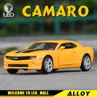 LEO 1:36 Bumblebee Camaro ของเล่นรถรุ่นรถบรรทุกสำหรับเด็กเด็กยานพาหนะงานอดิเรกและของสะสม