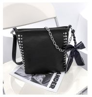 [COD] women 2021 new rivet bucket bag casual sense simple texture one shoulder Messenger