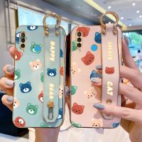 [ข้อเสนอพิเศษ] Romwe  เคสสายรัดข้อมือสำหรับ Huawei P30Lite รุ่นใหม่ Nova4E หมีและแมวที่วางขาตั้งไฟฟ้าที่วางโทรศัพท์ TPU Cover