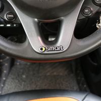 สติกเกอร์แต่งรถพวงมาลัยสำหรับตกแต่ง Mercedes Smart 453 451 450 Fortwo สำหรับสี่อะลูมินัมอัลลอยสติกเกอร์โลหะโลโก้ BMW เครื่องประดับ