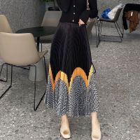 Grid black pleated skirt restoring ancient ways is female in the spring and autumn 2022 drape design manual fold show thin bust of tall waist