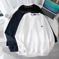 FRED PERRY เสื้อสเวตเตอร์สำหรับผู้ชาย,เสื้อสเวตเตอร์อินเทรนด์ผ้าฝ้ายบริสุทธิ์มีหมวกหลวมและใส่สบายฤดูใบไม้ผลิและฤดูใบไม้ร่วงชุดชิ้นเดียวคอกลมหูข้าวสาลีนำเข้า