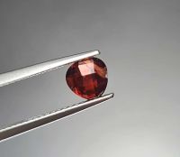 โกเมน  (Garnet) " หินแห่งชัยชนะ "  น้ำหนัก 1.16 ct. ขนาด 5.8*3.4*5.8 mm. พลอยแท้ 100% เนื้อดี ราคาถูก