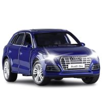 132 ออดี้ Q7Q8Q5 โมเดลรถอัลลอยดึงกลับของเล่นแสงสีเสียง X7 รถออฟโรดจำลองรถเปิดประตูเด็กชาย