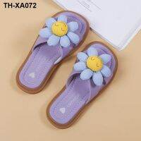 Girls slippers summer new 6 to 12 years old sandals and slippers non-slip soft bottom outer wear small daisy go out foreign style fashion