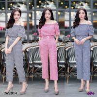 P7014  Set 2 ชิ้น เสื้อปาดไหล่ ลายสก๊อต+กางเกงขายาวมาพร้อมสายเข็มขัด Set of 2 pieces. Plaid off shoulder top + long pants with belt.