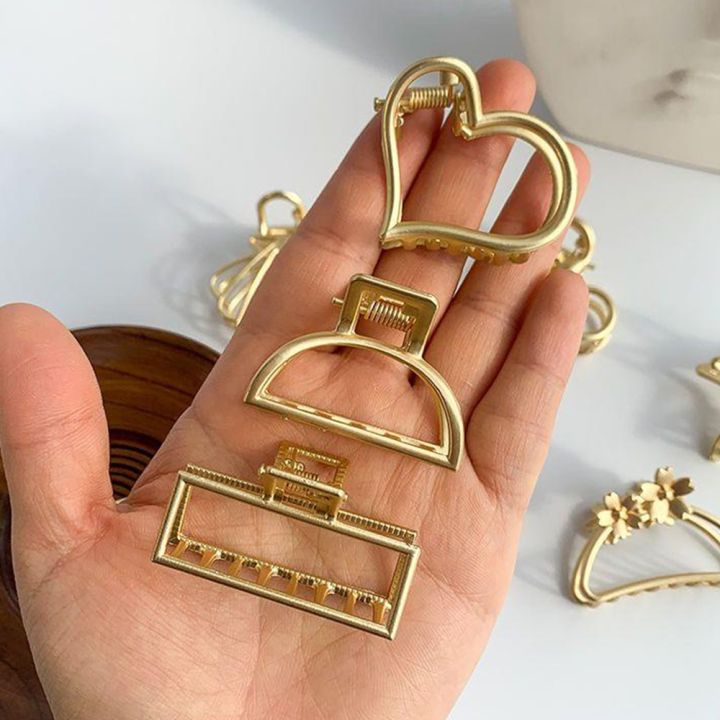 fashion-hollow-heart-metal-hair-claw-clips-simple-non-slip-mini-gold-geometric-bangs-barrettes-hair-jaws-for-women-girls-daily