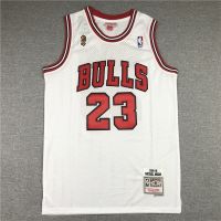 เสื้อคุณภาพสูง 【Feb】 Most popular 22-23New Original Retro 1995-96 NBA͛ Champion Mens Mitchell Ness Chicago Bulls 23 Michael AJ Jersey White Basketball Jerseys