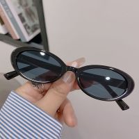 Kacamata Hitam Oval Vintage Kacamata Hitam Retro Merek Desainer Wanita Bingkai Kecil Mode Cermin Hitam Jernih Oculos De Sol