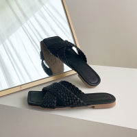 [ccomccomshoes] Vonette woven slippers (1 cm)-I think its the hottest item of the season Its a slipper made in a woven woven form