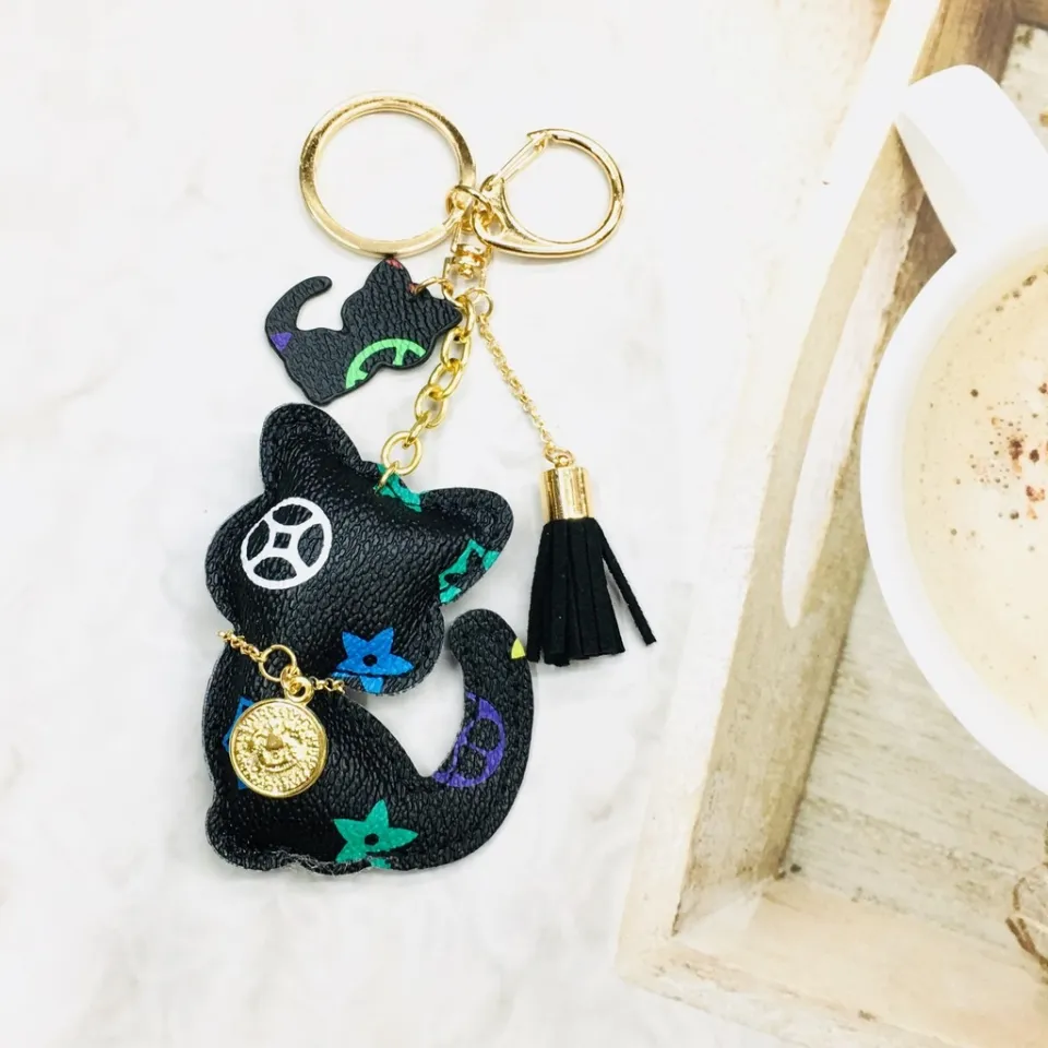 Presyo ng aktibidad】 Luxury Fashion LV cat Keychain Keyring Car chain lous  vuitton checkerd bag charm women accessories