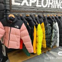 ♈THE NORTH FACE TNF เวอร์ชั่นอเมริกาเหนือ1996เสื้อขนเป็ดสำหรับผู้ชายและผู้หญิงอินเทรนด์แบรนด์ Hig H Street Thickened กันน้ำและ Windproof แจ็คเก็ตขนมปังของคู่รัก