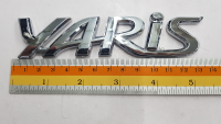 Logo Yaris ของรถ Toyota งานพลาสติก สีโครเมียม 13 cm