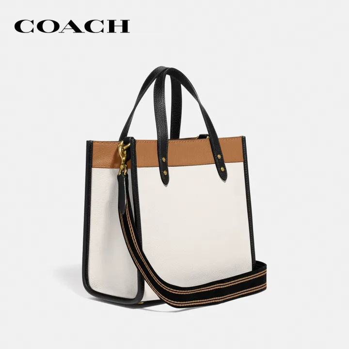 coach-กระเป๋าทรงสี่เหลี่ยมผู้หญิงรุ่น-field-tote-22-in-colorblock-with-coach-badge-สีขาว-c3461-b4cah