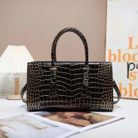 Crocodile pattern genuine leather womens bag 2023 celebrity retro shoulder bag temperament Messenger bag large-capacity handbag 〖WYUE〗