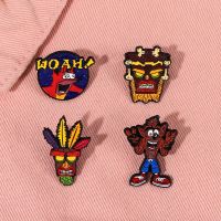 Anime Crash Bandicoot Enamel Lapel เข็มกลัด Pins การ์ตูน Woah Aku Mask Badge Pin เกมผจญภัยของขวัญสำหรับเพื่อน