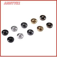 ANNTYE1 10/24pcs 5mm เครื่องประดับ ตุ๊กตาจิ๋ว หัตถกรรม หัวเข็มขัดโลหะ หัวเข็มขัดเย็บเสื้อผ้า ปุ่มมินิ เสื้อผ้าตุ๊กตา DIY