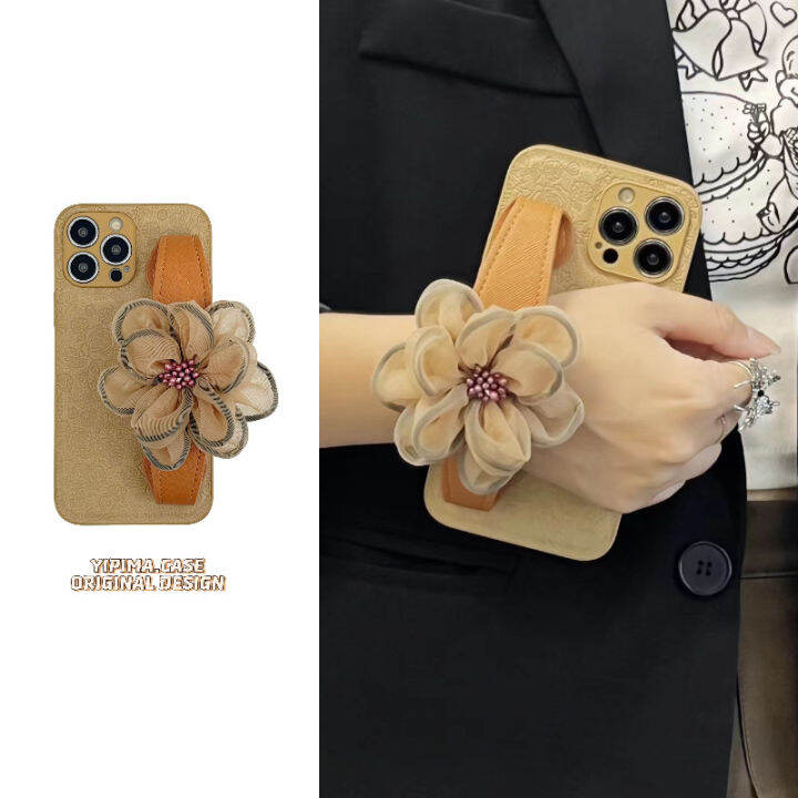 สายรัดข้อมือดอกไม้สีกากีสำหรับ-iphone14-พรีเมี่ยมความรู้สึกสีกากีสำหรับ-iphone13-promax-กระเป๋าสะพายไหล่สำหรับ-iphone12-promax-full-screen-rose-case-สำหรับ-iphone11