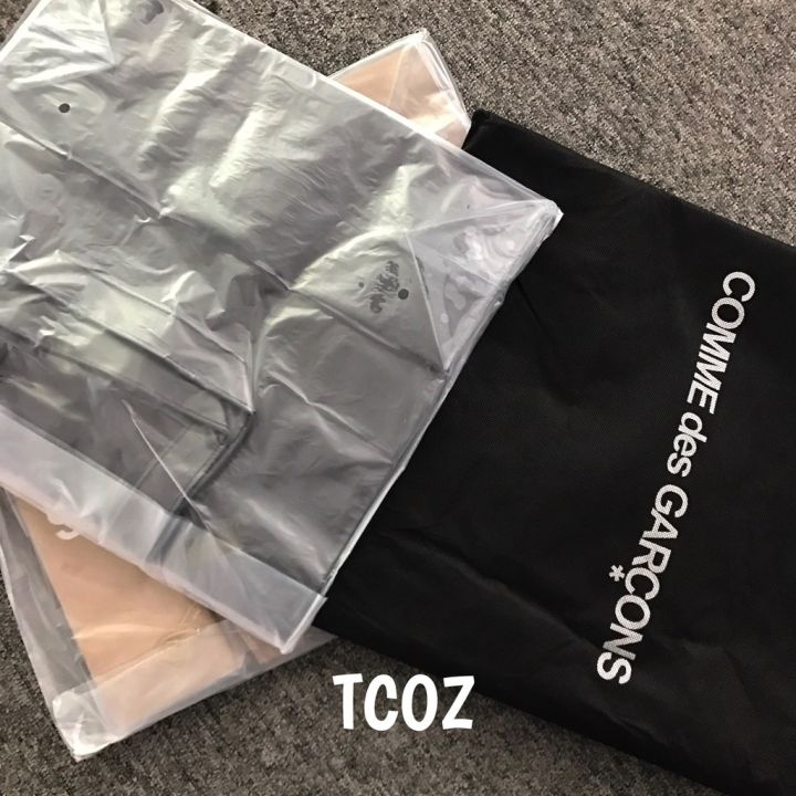 comme-des-garcons-black-shopping-bag