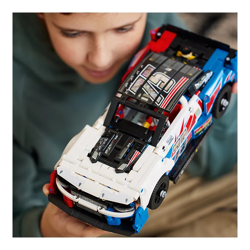 Đồ Chơi Lắp Ráp LEGO Xe Đua Nascar Chevrolet Camaro Zl1 42153 (672 chi  tiết) 