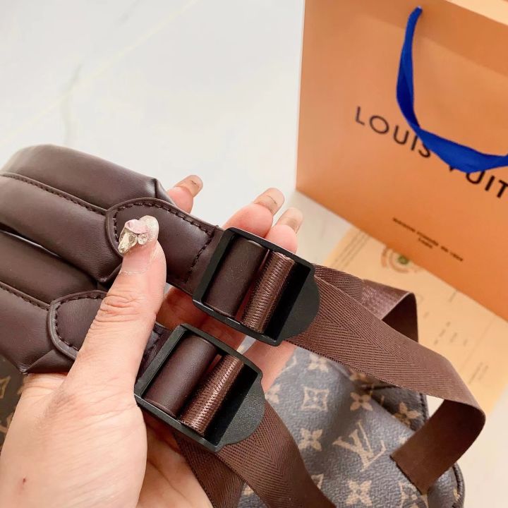 lv-กระเป๋าเป้สะพายหลังสำหรับผู้หญิง-ปีดอลกระเป๋าถือ-lv-สไตล์ตามท้องถนนของแท้กระเป๋านักเรียนไปโรงเรียน2023-mode-korea-ใหม่ใช้ได้ทั้งชายและหญิงกระเป๋าสะพายหลังความจุมากกระเป๋าเป้