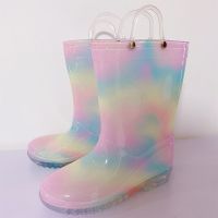 เด็กพีวีซีรองเท้าฝนสายรุ้งบิ๊กสาวเด็กเด็กข้อเท้า Rainboots รองเท้ากันน้ำรอบนิ้วเท้าน้ำนุ่มเด็กวัยหัดเดินรองเท้ากันลื่น ~