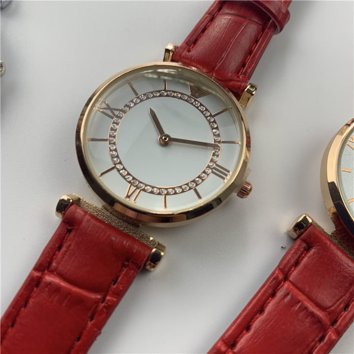 โรงงานขายส่งแฟชั่นเข็มขัดสีแดงนาฬิกายิปโซสีแดงออนไลน์รุ่นเดียวกันจีนสีแดงควอตซ์นาฬิกาข้อมือผู้หญิง