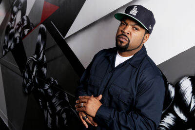 โปสเตอร์ Ice Cube ไอซ์คิวบ์ Rapper แร็พเปอร์ Hip Hop ฮิปฮอป Music Poster รูปภาพ ของสะสม ของแต่งบ้าน ของแต่งห้อง โปสเตอร์แต่งห้อง โปสเตอร์ติดผนัง 77poster