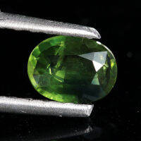 0.65 ct เขียวส่อง (Green Sapphire) สีเขียว เหลือง ทรงไข่