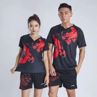 Li Ning ชุดออกกำลังกายระบายอากาศแบดมินตันที่แห้งเร็วสำหรับทั้งหญิงและชายเทนนิสลายกีฬาปิงปองเดียวกันเสื้อผ้าแข่งกีฬาเสื้อผ้าแข่งกีฬา