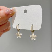 cystal white flower - morning.earrings