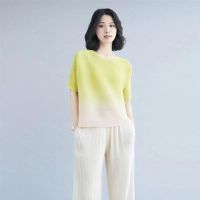 Issey Miyake Gradient Short-Sleeved T-Shirt Thin Pleated 2022 New Summer Fashion Temperament Thin Gradient Top