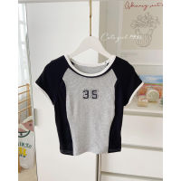 ST994 เสื้อครอปเข้ารูปสีเทาแถบดำขาว สกรีน 35 ป้าย DAZY?