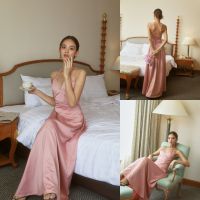 SLYQ MADE MATISSE HALTER SATIN MAXI DRESS เดรสยาวผ้าซาตินแต่งสายยาวพันเอว ครีม ชมพู ดำ