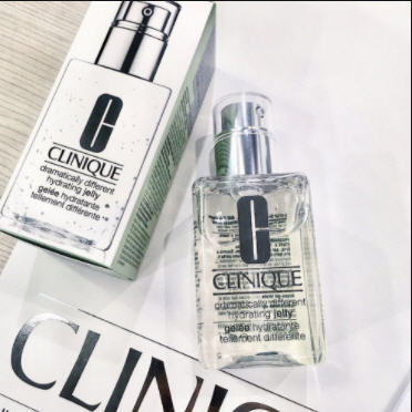 clinique-dramatically-different-hydrating-jelly-125ml-มอยส์เจอไรเซอร์-เนื้อสัมผัสรูปแบบวอเตอร์เจลลี่-ซึมซาบเร็ว-ความชุ่มชื้นยาวนาน-ปกป้อง-เสริมปราการให้ผิว